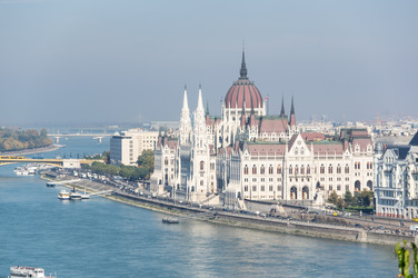 здание венгерского парламента в будапеште - gumbao