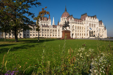 здание венгерского парламента в будапеште - gumbao