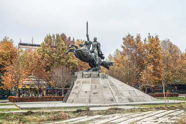 Памятник Андранику у Собора Святого Григория Просветителя, Ереван, Армения - Tatiana_Panova