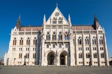 здание венгерского парламента в будапеште - gumbao