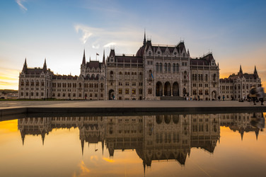 здание венгерского парламента в будапеште - gumbao