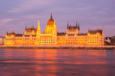 здание венгерского парламента в будапеште - gumbao