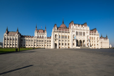здание венгерского парламента в будапеште - gumbao