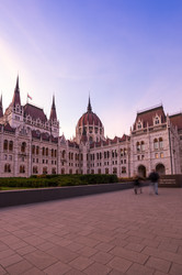 здание венгерского парламента в будапеште - gumbao