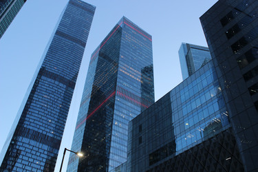 Современные стеклянные небоскребы в деловом районе Москвы - ddaarraa