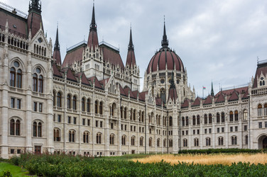 здание венгерского парламента в будапеште - gumbao
