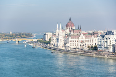 здание венгерского парламента в будапеште - gumbao