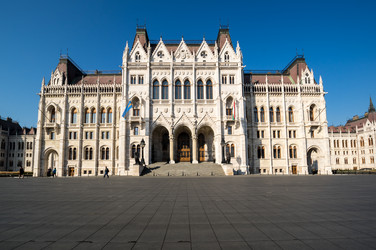 здание венгерского парламента в будапеште - gumbao