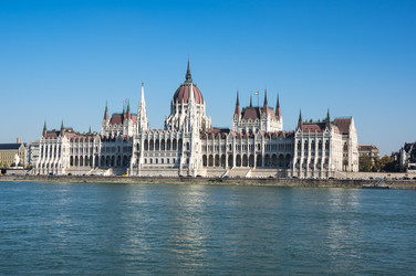 здание венгерского парламента в будапеште - gumbao