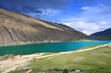 горное озеро мачох в дагестане, россия - alkir