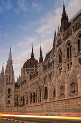 здание венгерского парламента в будапеште - gumbao