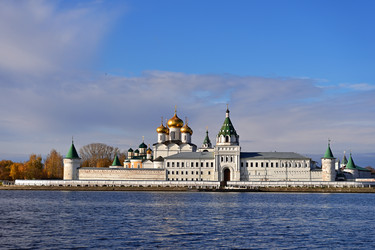 Старинный и красивый Ипатьевский монастырь в Костроме - Mishell