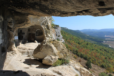 Пещерный монастырь в горах Крыма - LiyaDi