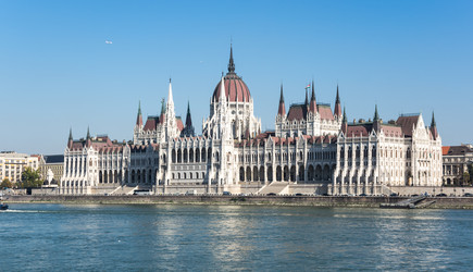 здание венгерского парламента в будапеште - gumbao