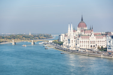 здание венгерского парламента в будапеште - gumbao
