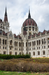 здание венгерского парламента в будапеште - gumbao
