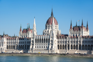 здание венгерского парламента в будапеште - gumbao