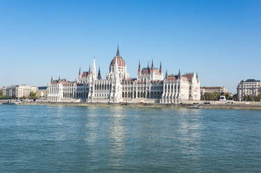 здание венгерского парламента в будапеште - gumbao