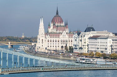 здание венгерского парламента в будапеште - gumbao