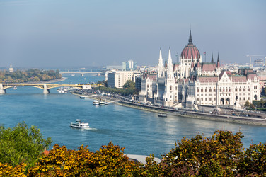 здание венгерского парламента в будапеште - gumbao