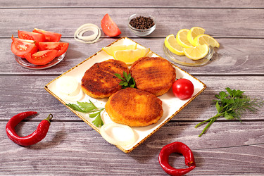 котлеты из соевого мяса, вегетарианское и веганское блюдо, не содержащее мясных продуктов. приготовление полезных блюд в стиле гурманов, пропагандирующих здоровое питание. меню для кафе, баннер для заведения быстрого питания - svetlanabalyn