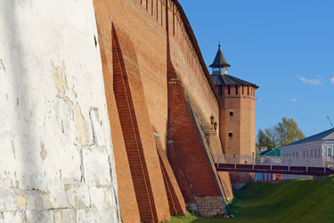 Крепостная стена и Грановитая башня Коломенского кремля в Старом городе - Demanval