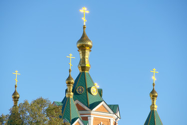 Золотые купола Троицкого собора Ново-Голутвина монастыря в Старом городе Коломны - Demanval