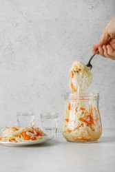 квашеная капуста в банке с ферментированными продуктами - JuliaLavleis