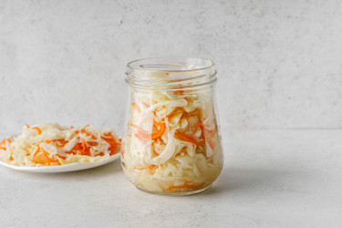 квашеная капуста в банке с ферментированными продуктами - JuliaLavleis