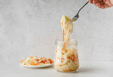 квашеная капуста в банке с ферментированными продуктами - JuliaLavleis